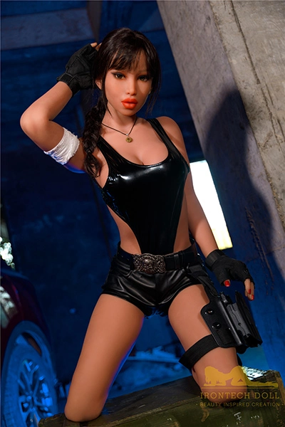  167cm irontech doll kneeling